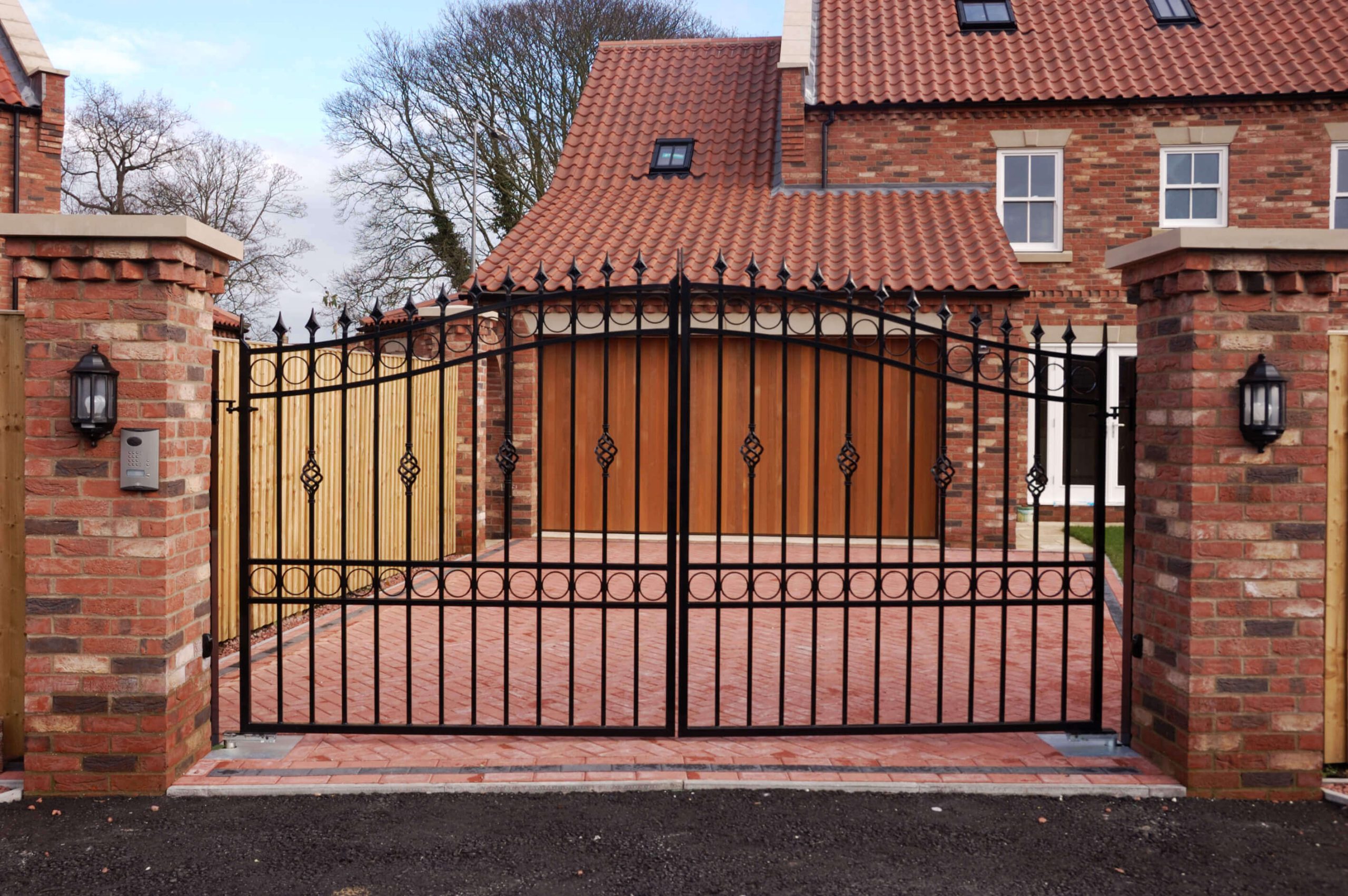 Metal Gate Installation Welling DA16