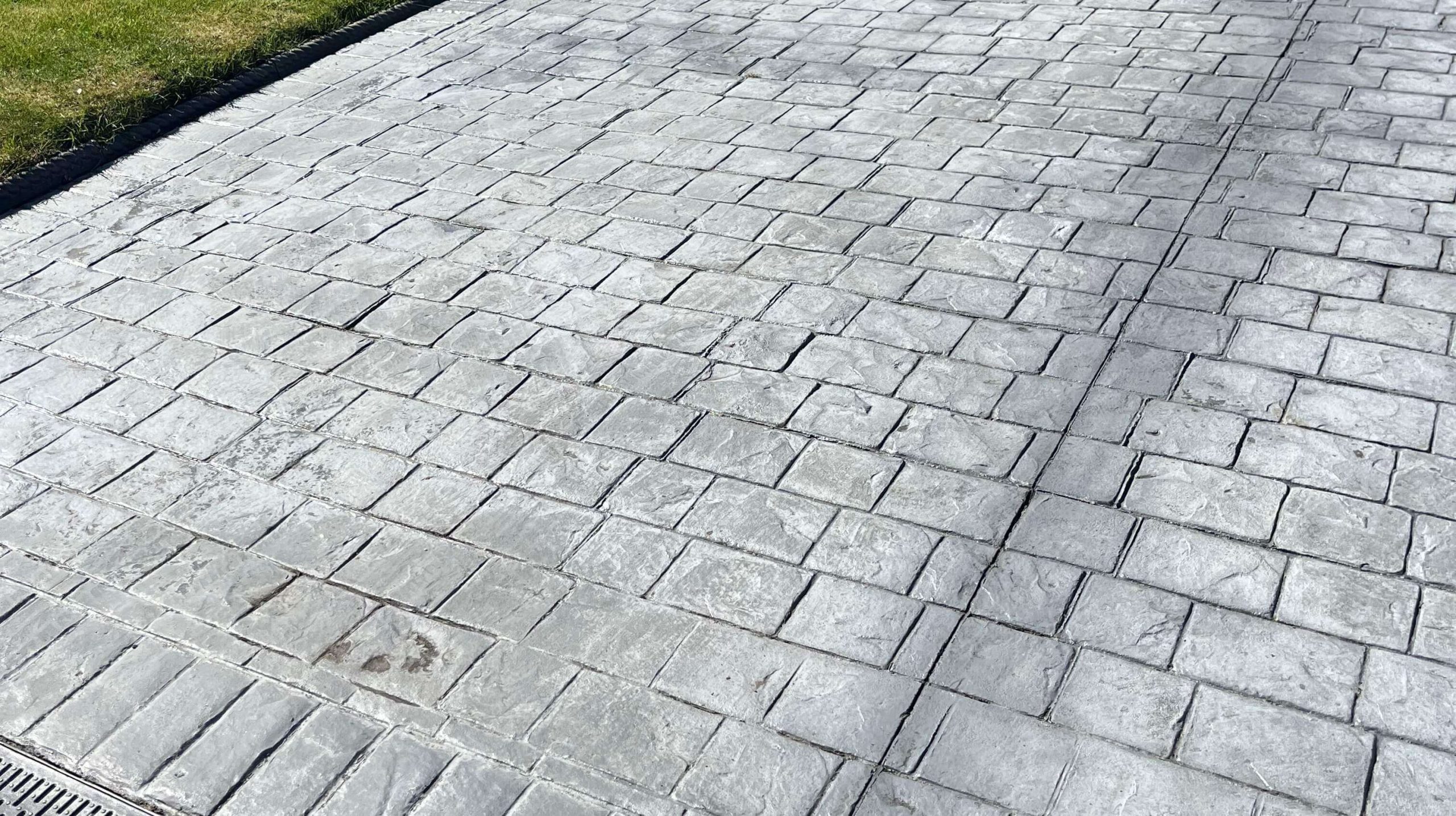 Pattern Imprinted Concrete Driveway InstallersWelling DA16